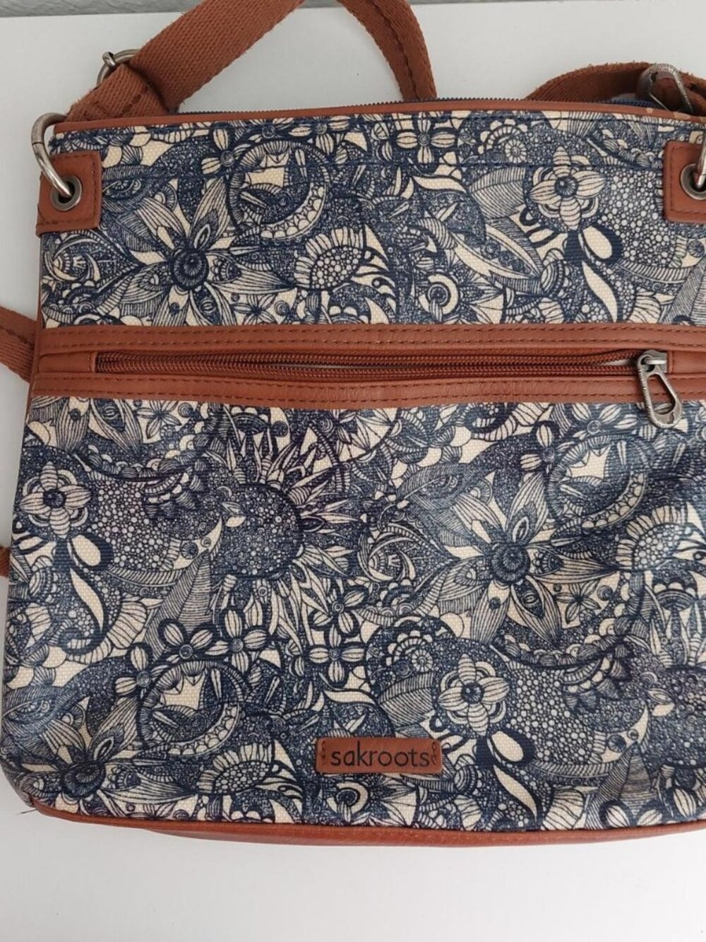 Sakroots navy blue crossbody bag with floral briwn pattern #boho #floral